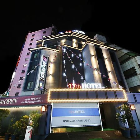 17Th Hotel Yeonje Exterior photo